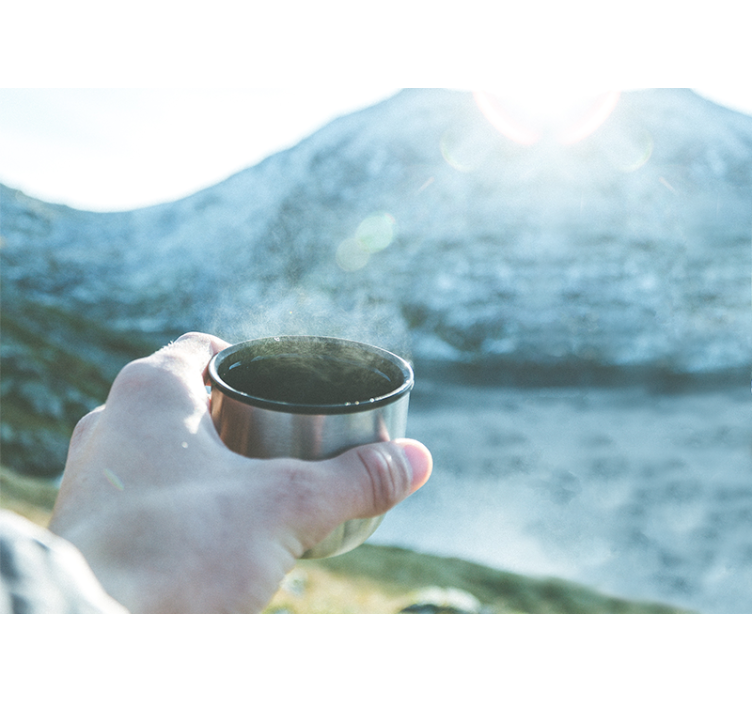 人物照片墙手握饮品 - TenStickers