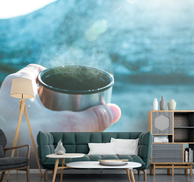 人物照片墙手握饮品 - TenStickers