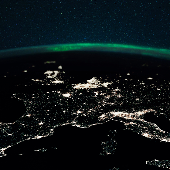 世界地图宣传海报夜间俯瞰视角 - TenStickers