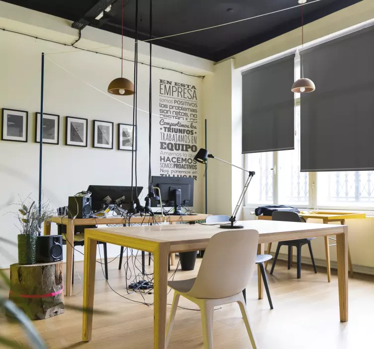 办公室贴纸装饰文本在这家公司 - TenStickers