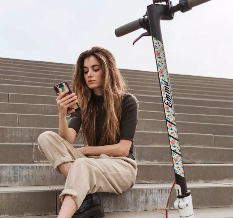 滑板贴纸 滑板花朵带名字 - TenStickers