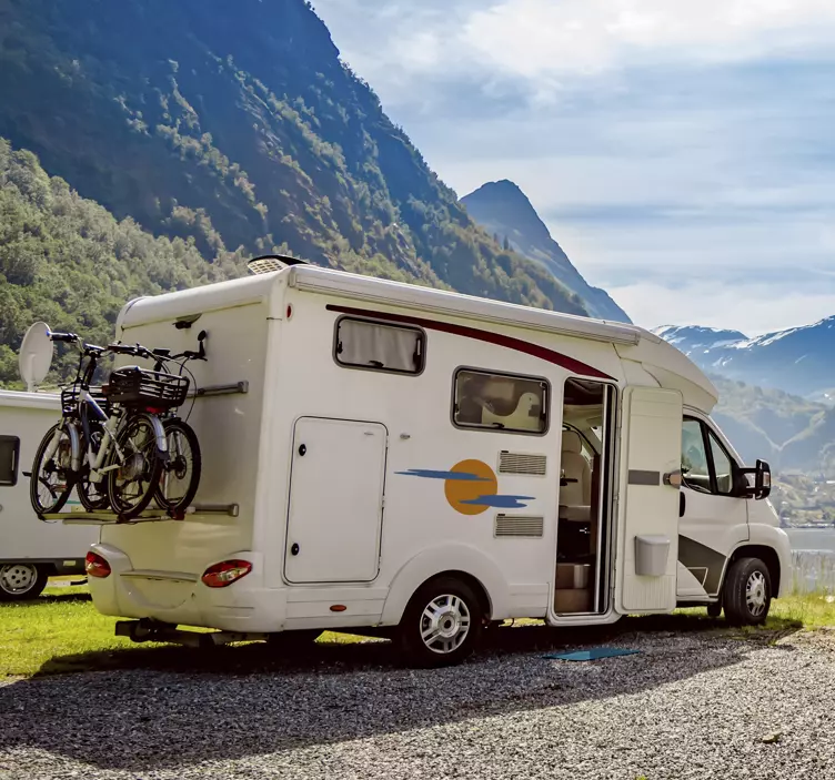 太阳和云朵汽车贴纸 - TenStickers