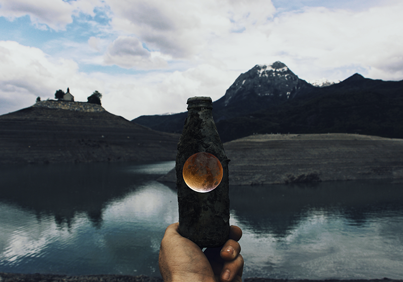 天然乙烯基地毯瓶子月亮视角 - TenStickers